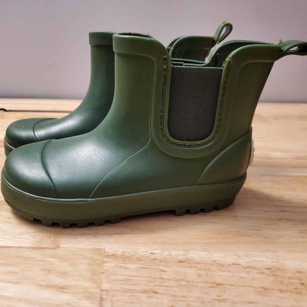 (NEVER WORN) Bearpaw Kids Boots/Color: Green/ Sz. 9